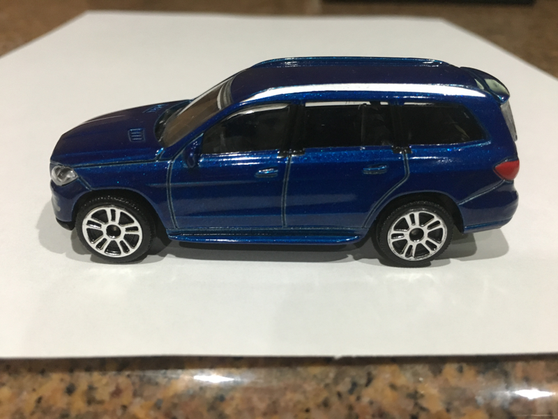Illustration for article titled Majorette Mercedes GL wheel change